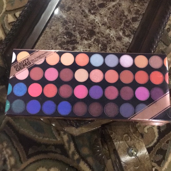 Beauty Gems Other - ✂️FINAL PRICE DROP✂️Beauty Gems Eye Palette